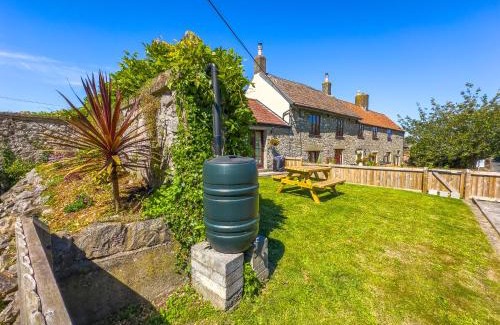 Kewstoke House | Cosy Coastal Retreat-Dog Friendly