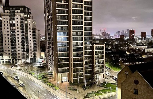 Isle of Dogs Apartment | Cosy, Comfy 2 Bed Apartment Canary Wharf