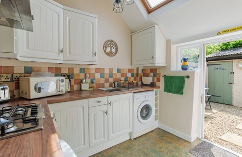 Malmesbury Cottage | Cosy Cotswold cottage a short walk from cafes, shops, pubs and restaurants