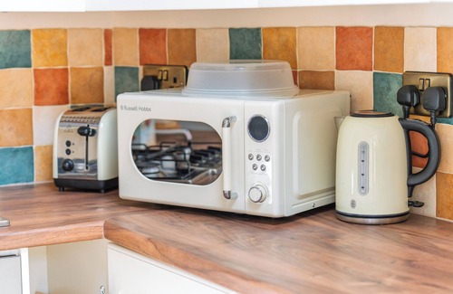 Malmesbury Cottage | Cosy Cotswold cottage a short walk from cafes, shops, pubs and restaurants