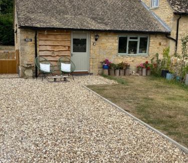 Chipping Norton House | Cosy Cotswolds Self-Contained One Bedroom Cottage