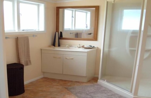 Waverley House | Cosy Cottage by the Sea