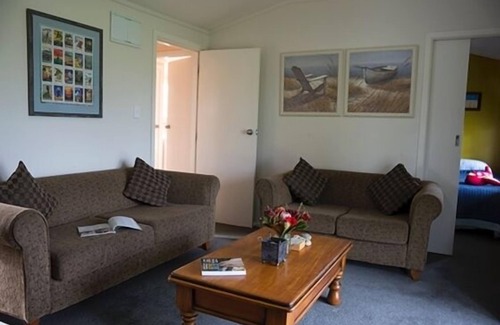 Waverley House | Cosy Cottage by the Sea