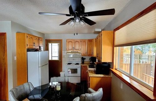 Wasaga Beach Ski Chalet | Cosy Cottage Close to Beach and Blue Mountain