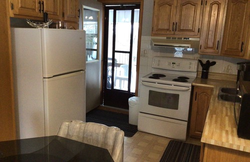 Wasaga Beach Ski Chalet | Cosy Cottage Close to Beach and Blue Mountain