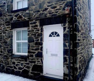 Llanrwst House | Cosy Cottage, Nr Betws y Coed.