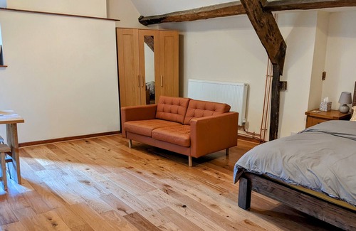 Clytha Cabin | Cosy cottage on a farm, close to the Brecon Beacons and Abergavenny