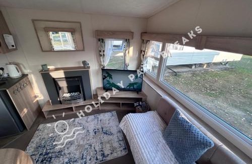 Selsey House | Cosy Cove at Seal Bay - 2 Bedroom Holiday Home on White Horse