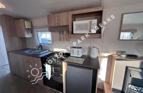 Selsey House | Cosy Cove at Seal Bay - 2 Bedroom Holiday Home on White Horse