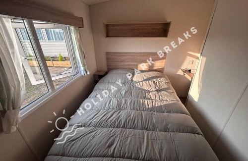 Selsey House | Cosy Cove at Seal Bay - 2 Bedroom Holiday Home on White Horse