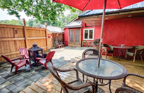 Crystal Beach Cottage | Cosy Family Cottage 30 Steps from the Beach