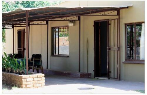 Lephalale House | Cosy farmhouse for 4 persons