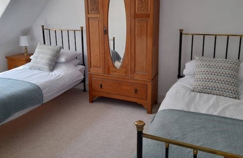 Cullen Cottage | Cosy Fisherman's Cottage 2 mins from beach