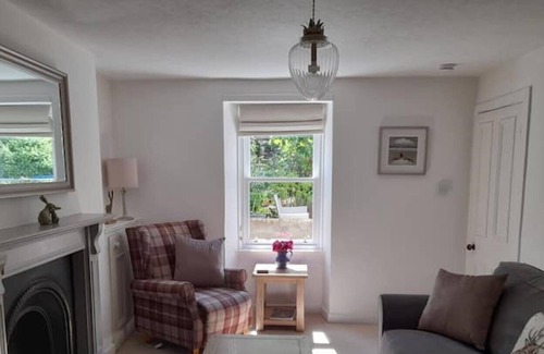 Cullen Cottage | Cosy Fisherman's Cottage 2 mins from beach