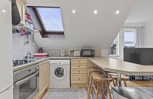 Walpole Apartment | Cosy Flat In London