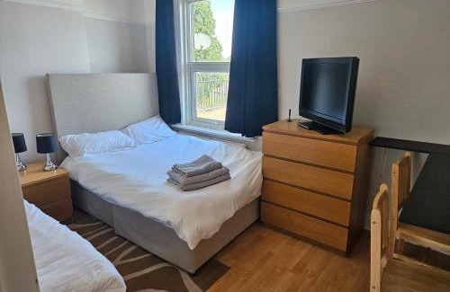 Addiscombe Apartment | Cosy Flat with private entrance near East Croydon