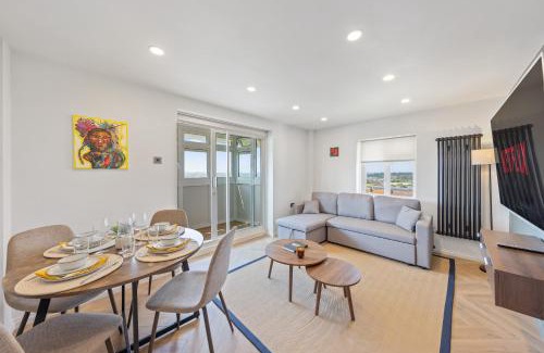 New Eltham Apartment | Cosy Flat with Stunning Views