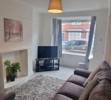 Doncaster Apartment | Cosy Fresh New Refurbished House