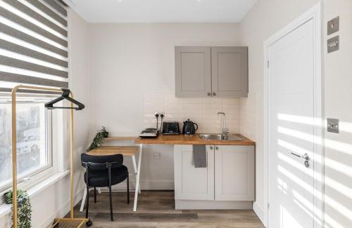 Upper Edmonton Apartment | Cosy Gem next North Mid Hospital & Hotspur Stadium