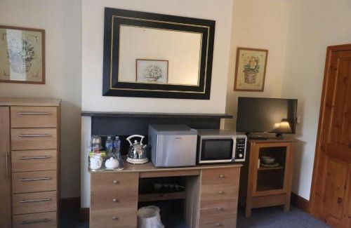Llandderfel House | cosy ground floor disabled friendly room in farm house