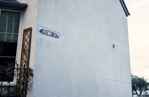 Malvern Apartment | Cosy hillside cottage