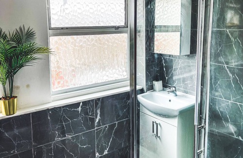 Shirley House | Cosy home in london with garden and parking