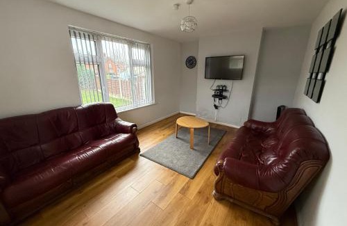Stonnall House | Cosy home near NEC, BHX Bullring & Solihull