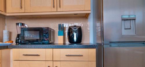Corby House | Cosy Home-Sleeps 5- Private Garden- Free Parking