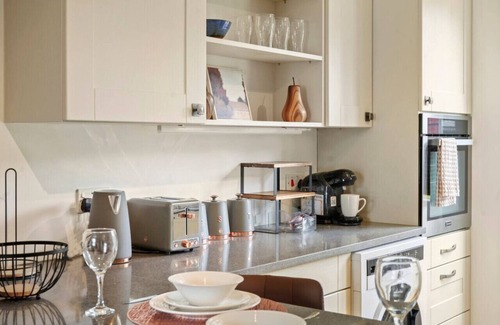 St. Helier House | Cosy House Close to Morden Park & Wimbledon