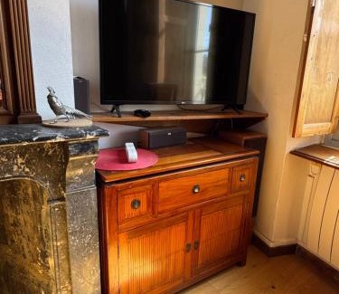 Sable-sur-Sarthe Apartment | Cosy idéal, appart vue sur le port et le château, plein centre, stationnement facile