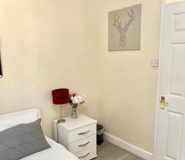 St. Dunstan's House | Cosy London Retreat near Tower Bridge