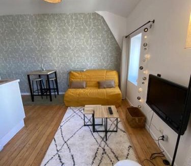 Vierzon Apartment | Cosy Mac Nab