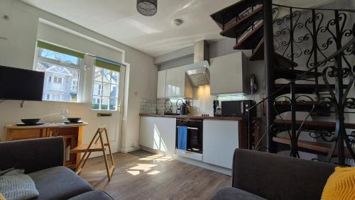 Mumbles Apartment | Cosy Mews House, Heart of Mumbles gateway to Gower