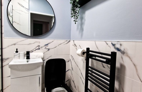 Liverpool Apartment | Cosy modern 1 bedroom apartment, close to stadiums and city centre