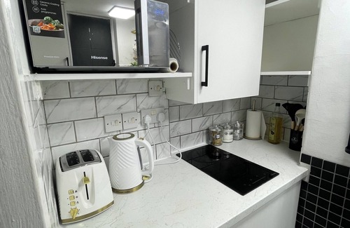 Bunhill Apartment | Cosy & Modern Gem ~ 5* Central Location, Pool, Gym