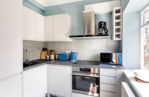 St. Helen's Apartment | Cosy North Kensington Flat