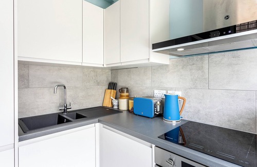 St. Helen's Apartment | Cosy North Kensington Flat