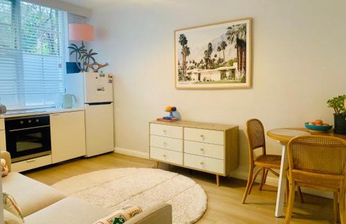 St Kilda Apartment | Cosy One Bedroom Apt Next to Park!