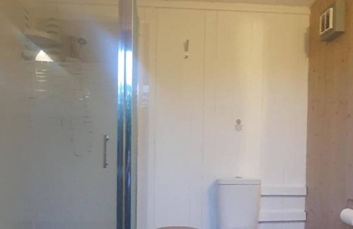 Hadlow Down Cabin | Cosy, peaceful and secluded lakeside shepherds hut.