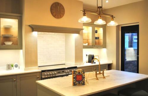 Warrington House | Cosy Renovated House in Warrington