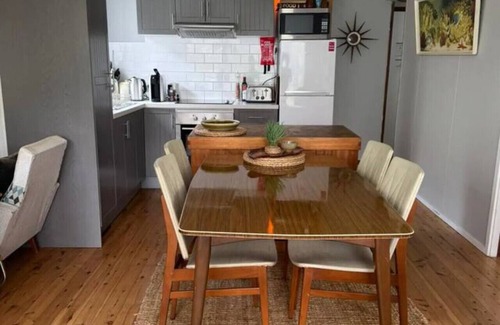 Mollymook Beach House | Cosy retro styled bungalow