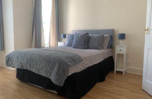 Walthamstow Bed & Breakfast | cosy room by c