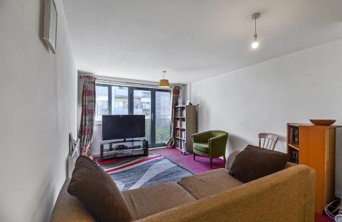 Park Royal Bed & Breakfast | Cosy room near Wembley Stadium