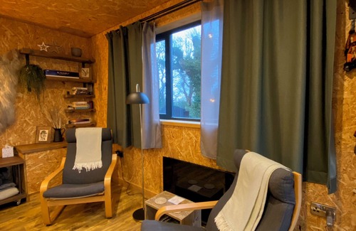 Clitheroe Cabin | Cosy rural retreat. Perfect for couples. Dog-friendly.