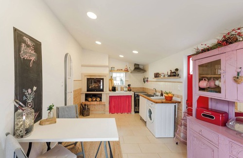 Outeiro da Cabeca Cottage | Cosy Rustic Cottage in a Rural setting.