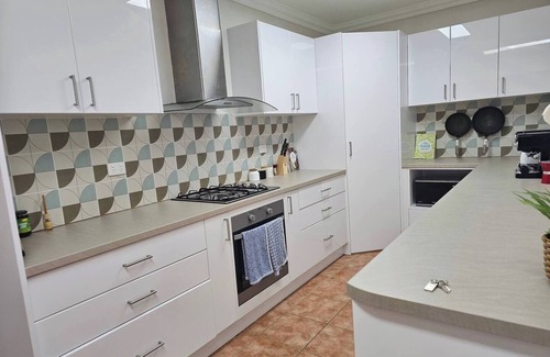 Kurwongbah Villa | Cosy Self-Contained 2 bedroom unit with shared swimming pool in an Acreage
