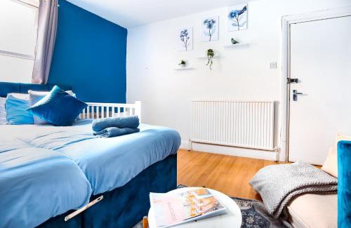 Stroud Green Apartment | Cosy & Spacious Flat - Moments To City Centre - Sleeps 4