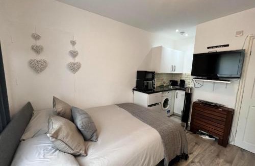 Whitefoot Apartment | Cosy Studio Flat