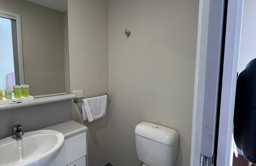 Carlton South Apartment | Cosy Studio in Melbourne CBD | Free Wi-Fi