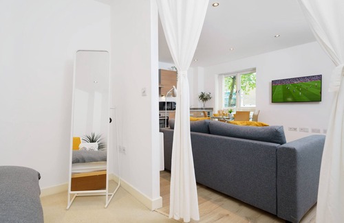 Bow Apartment | Cosy Studio Near Stratford, O2 & Canary Wharf
